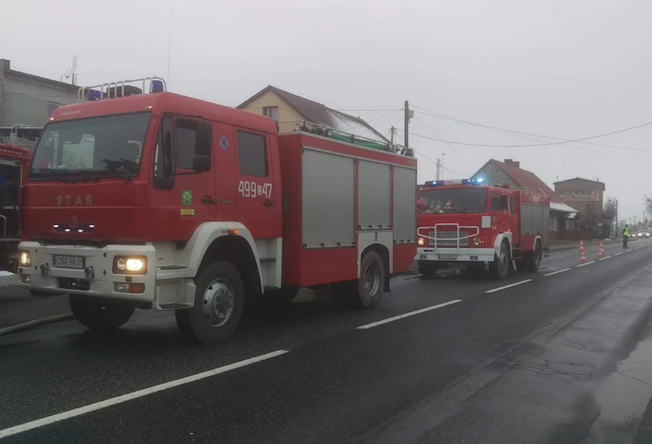 Pożar warsztatu w Sadkach - Ursus 914 stanął w płomieniach