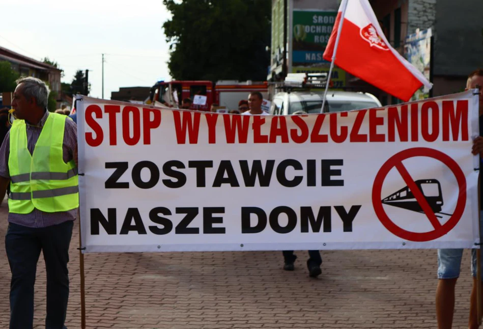 Protesty na Lubelszczyźnie przeciw budowie kolei do CPK. "Podziękujemy w czasie wyborów" [FOTO]