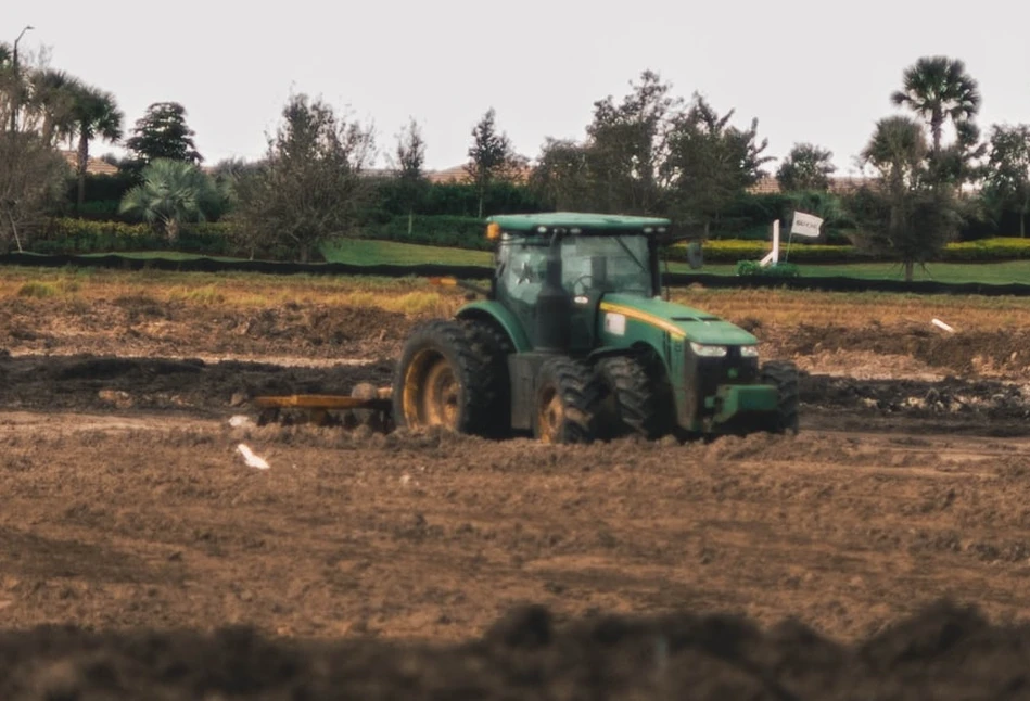 Jaki mandat grozi rolnikowi za zabłocenie drogi?