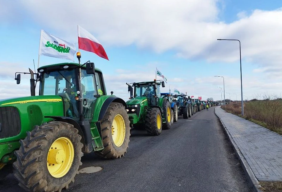 Protesty rolników w całej Polsce. "Zostaniemy z milionami ton zboża na żniwa"