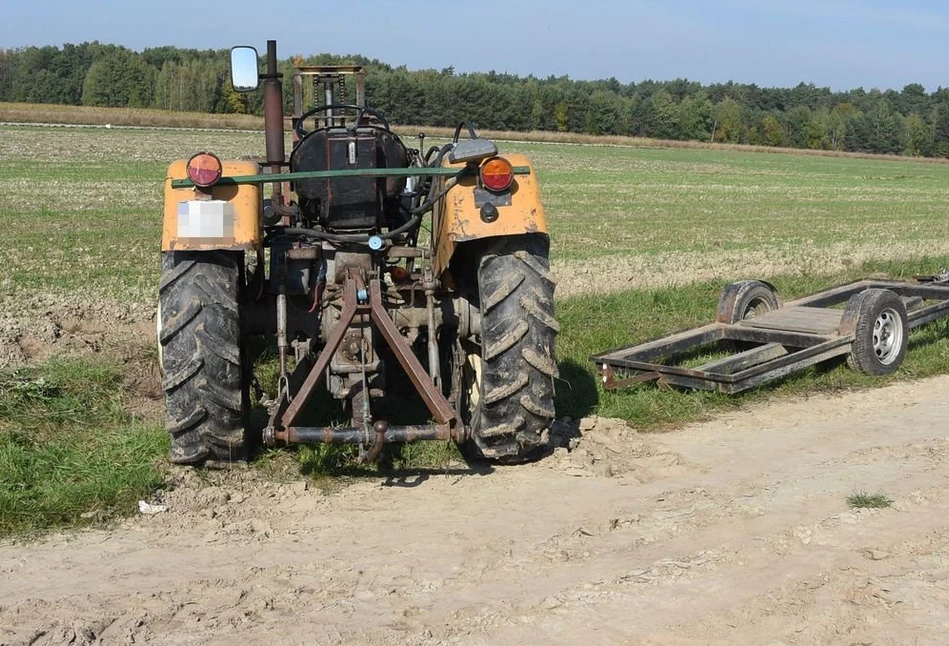 28-latek ukradł ciągnik rolnikowi, bo jego kosiarka jechała za wolno