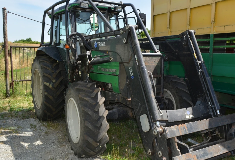 Ukradł ciągnik i przyczepę warte ponad 120 tys. złotych. Wpadł u mechanika