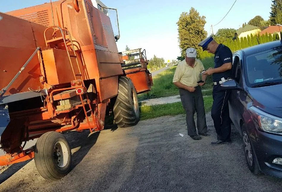 Co grozi za jazdę kombajnem z hederem po drodze publicznej?