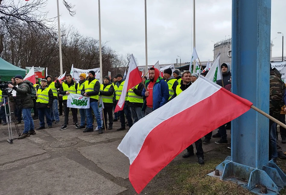 Protest rolników w Świnoujściu. "Wszyscy na zbożu zarabiają, tylko nie my"