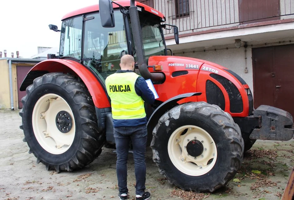 Łowiccy kryminalni odzyskali dwa ciągniki