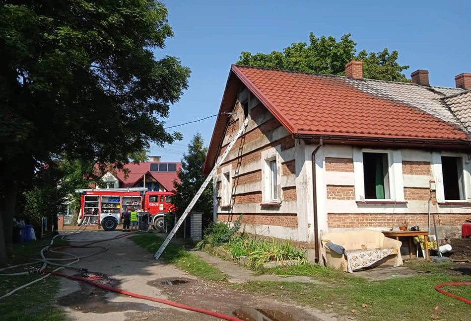 Rodzinie rolników z Widźgowa na Podlasiu spłonął dom. Jak można im pomóc?