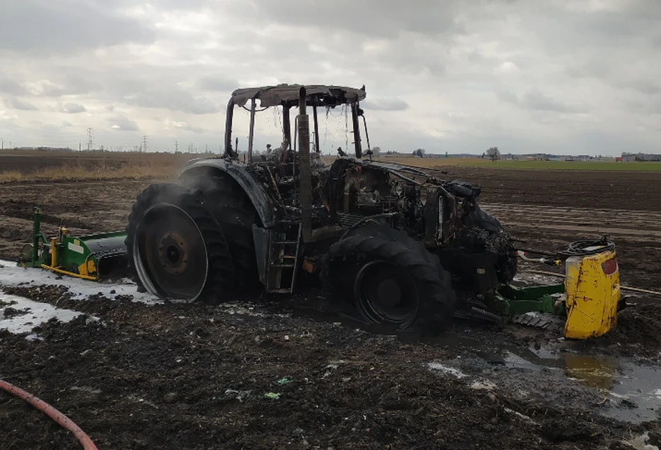 Wart kilkaset tysięcy złotych ciągnik John Deere spłonął pod Kórnikiem