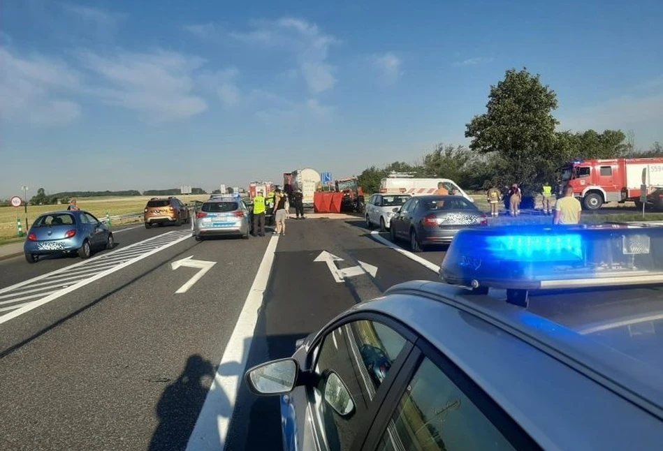 Wypadek ciągnika i ciężarówki. Zginął 63-letni traktorzysta