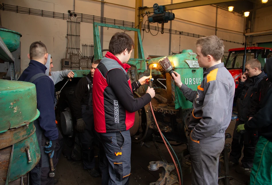 Kradzież części nie powstrzymała zapału młodych mechaników