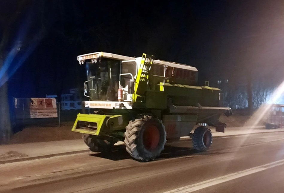 40-latek jechał pijany nowo zakupionym kombajnem