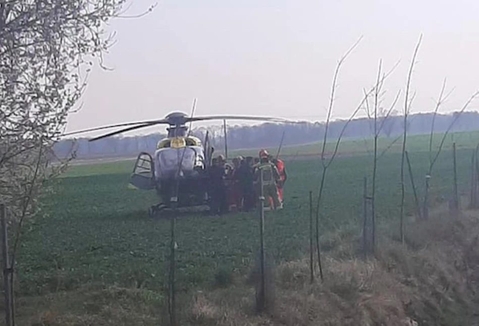 Glebogryzarka wciągnęła rolnika. Gospodarza ratowali strażacy i LPR