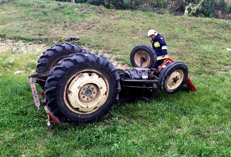 2 wypadki ciągników. 3 rolników poszkodowanych. ZGINAŁ 46-latek