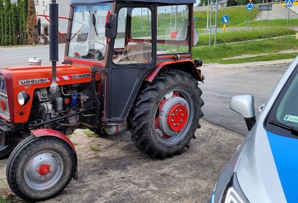 70-latek w ciągniku pijany w sztok. „Nie mógł dmuchnąć w alkomat”