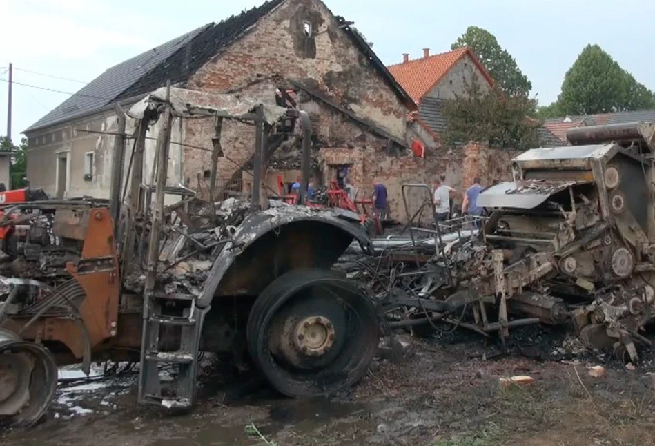 Pożar gospodarstwa: spłonęły budynki, maszyny i zwierzęta (FILM)