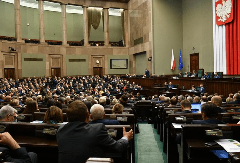 Sejm uchwalił ustawę wstrzymującą sprzedaż ziemi