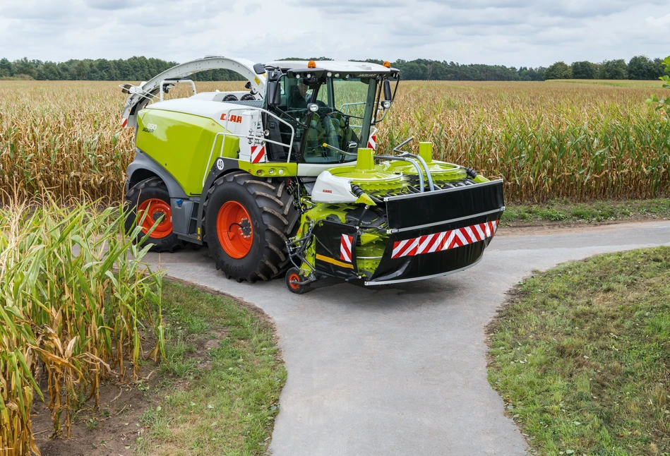 Claas Orbis 900 o szerokości transportowej 3 m