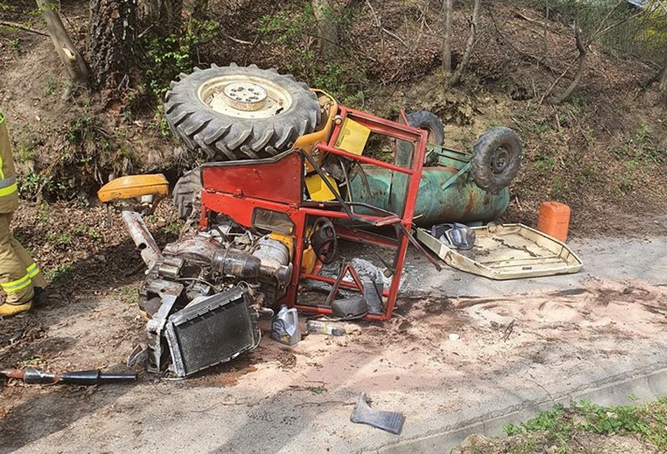 2 wypadki ciągników i 3 osoby poszkodowane. Śmigłowiec LPR na ratunek