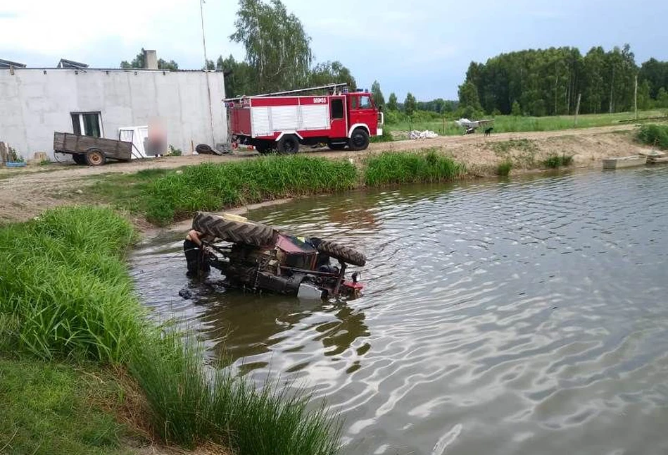 KOSZMARNY WYPADEK 28-latka. Zginął uwięziony przez ciągnik pod wodą