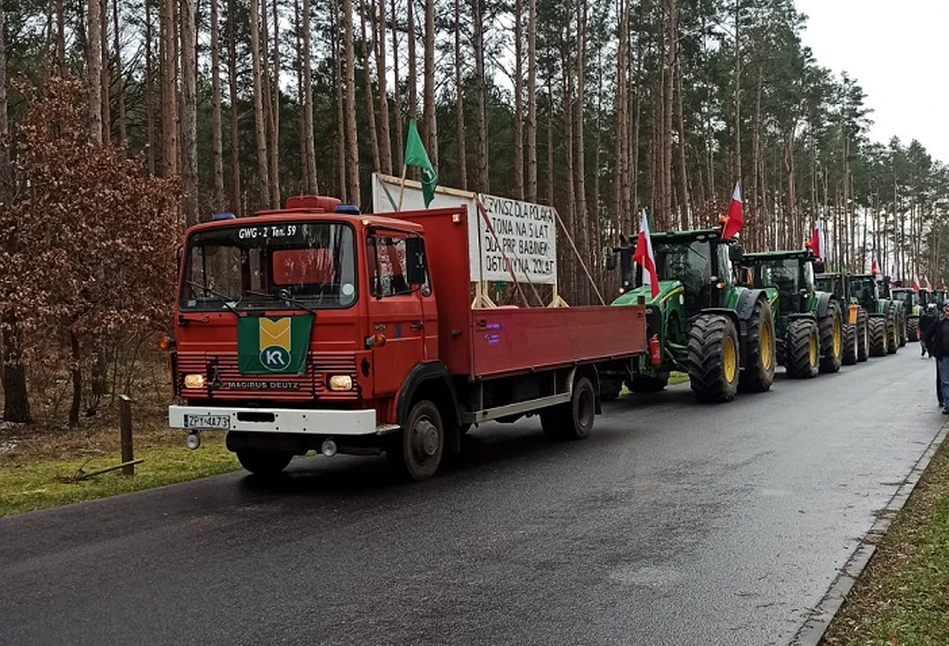 Protest rolników w Szczecinie. Przez miesiąc będą ciągnikami blokować KOWR