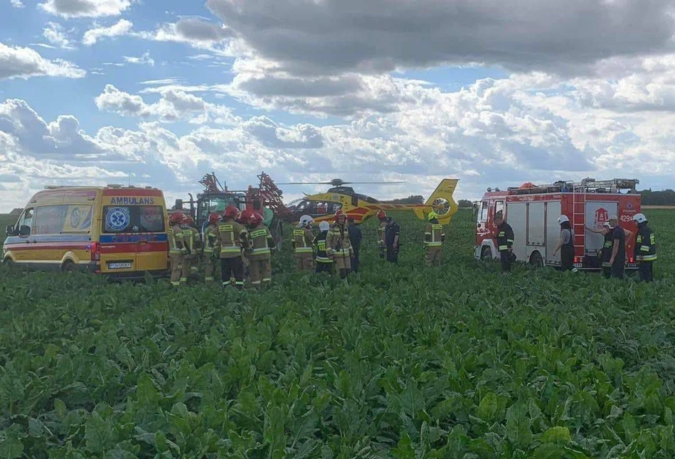 14-latek poważnie ranny podczas prac polowych. Wpadł pod traktor