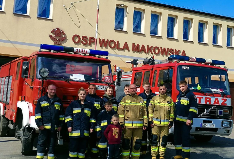 OSP z Woli Makowskiej otaczają życzliwi ludzie