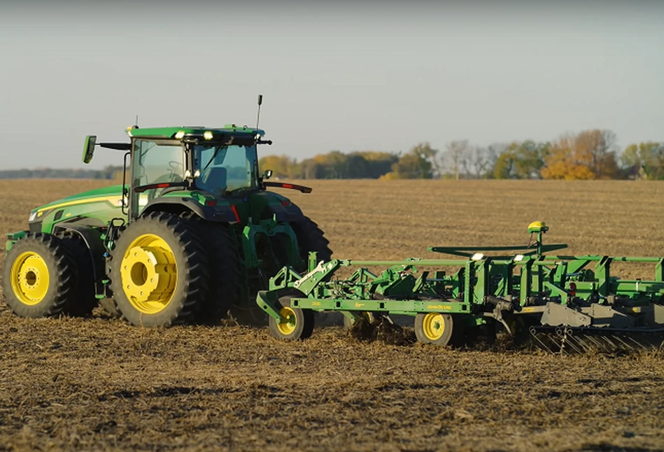 Autonomiczny ciągnik John Deere 8R - ma trafić do rolników jeszcze w tym roku!