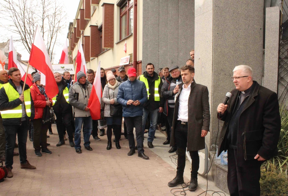 Sąd nad rolnikami, którzy bronili 1000 świń przed wybiciem