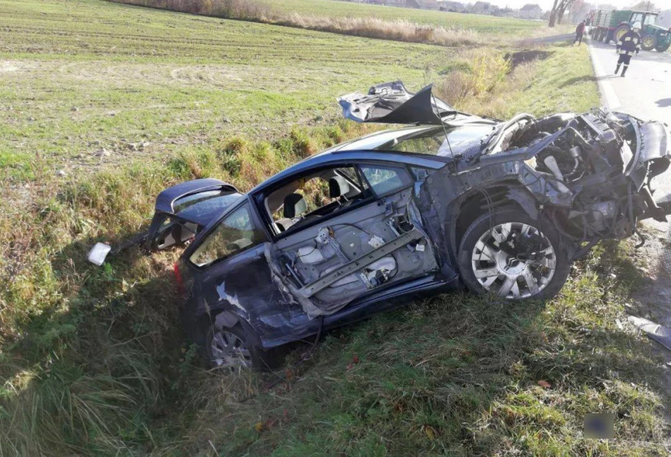 O włos od tragedii! Ciągnik rolniczy zderzył się z Citroenem