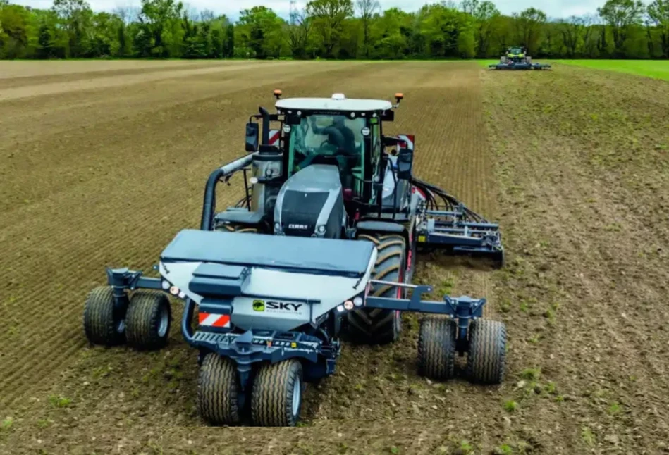 Francuski producent maszyn rolniczych pod sztandarem SKY Agriculture