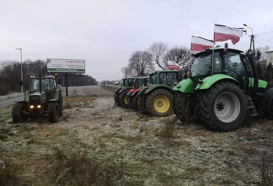 Mazury: rolnicy zablokowali drogi ciągnikami