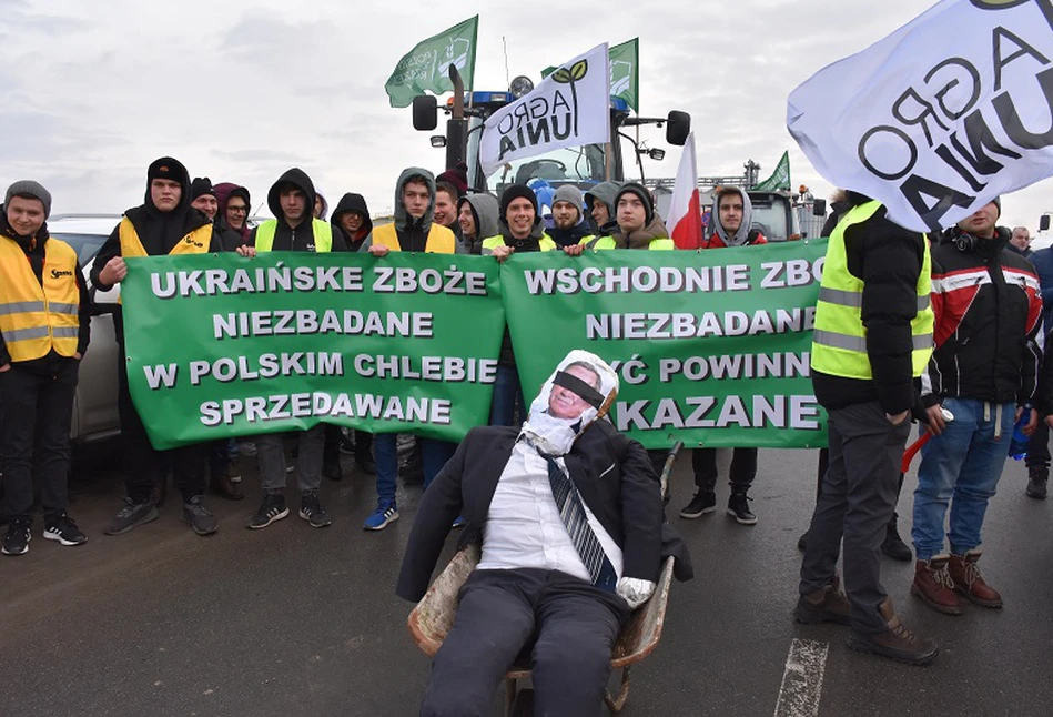 Protest rolników w Osieku. AgroUnia zablokowała zakład Agroloku [FOTO, WIDEO]