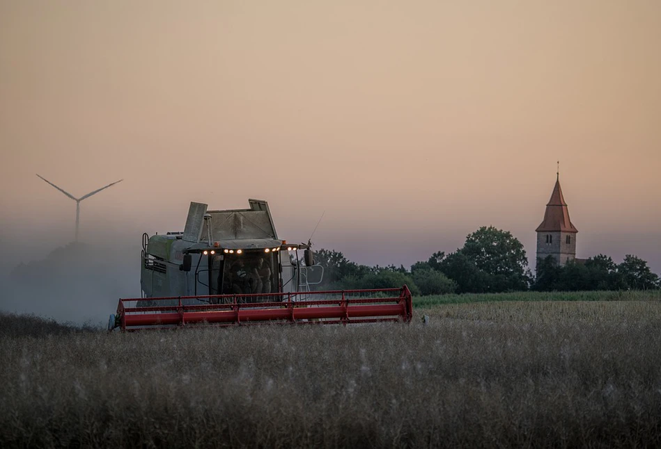 Ile KRUS pobierze od rolników na zaliczkę podatku i na składki na ubezpieczenie?