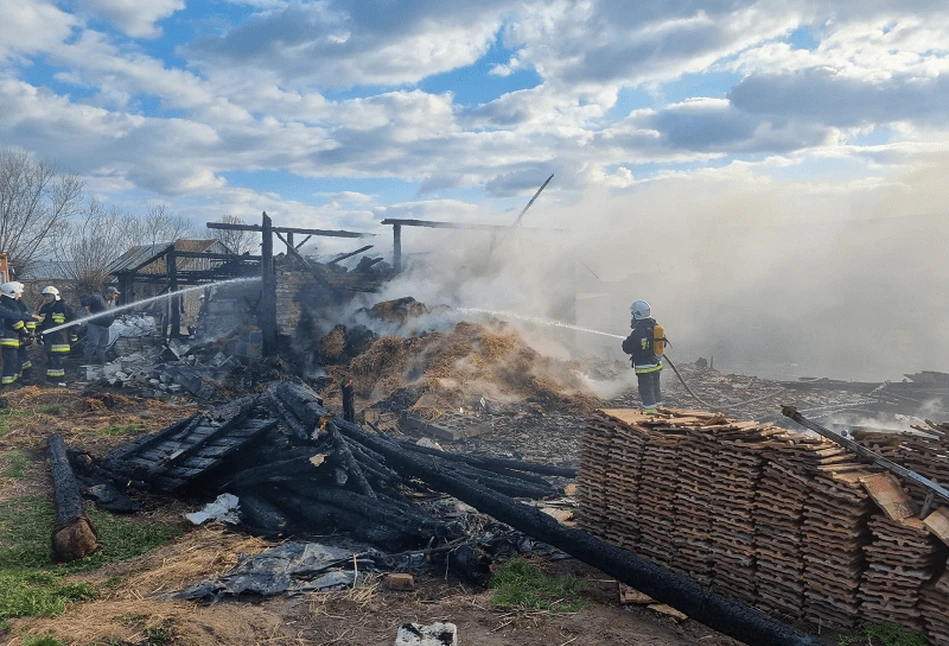 Spłonęło bydło, siano i słoma – pożar w Obrzynowie