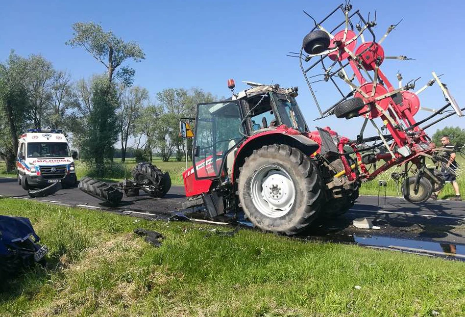 Duży ciągnik rozpadł się na części po zderzeniu z Mercedesem