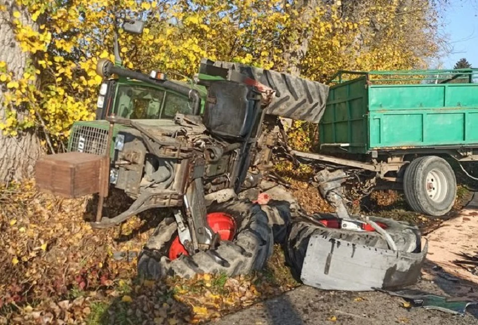 Ciągnik rolniczy zderzył się z toyotą. Ranna została jedna osoba