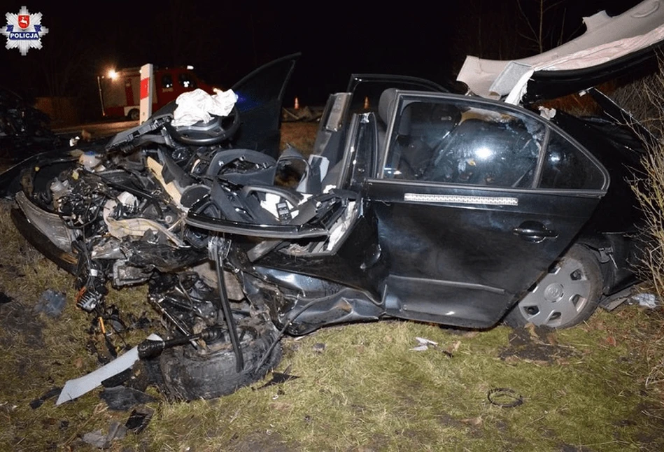 Śmiertelny wypadek – mercedes wyprzedzał ciągnik. Co będą sprawdzać policjanci?