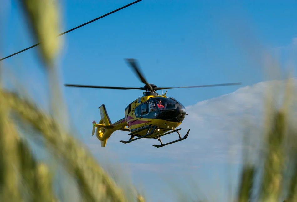 Tragedia w gospodarstwie pod Szczytnem. Senior najechał ciągnikiem na 53-latka