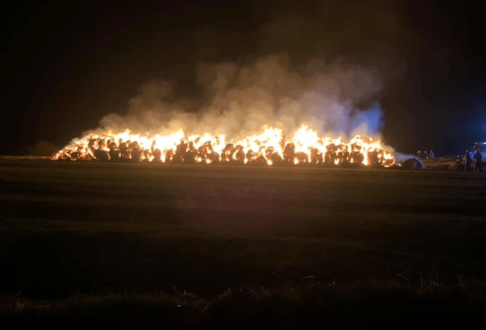 Mazowieckie: Pożar dużego składowiska słomy