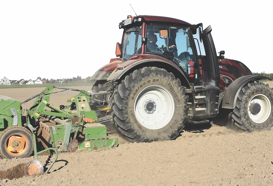 Valtra T pierwszej i piątej generacji w jednym gospodarstwie. Jak wypada porównanie?