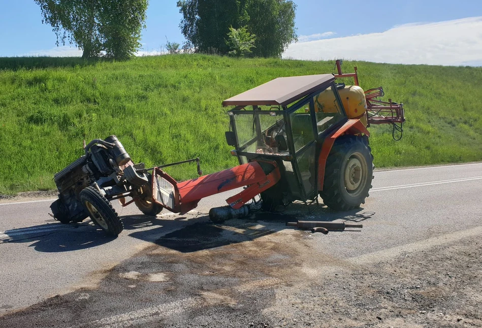 Ciągnik zderzył się z volkswagenem. Ursus rozpadł się na dwie części