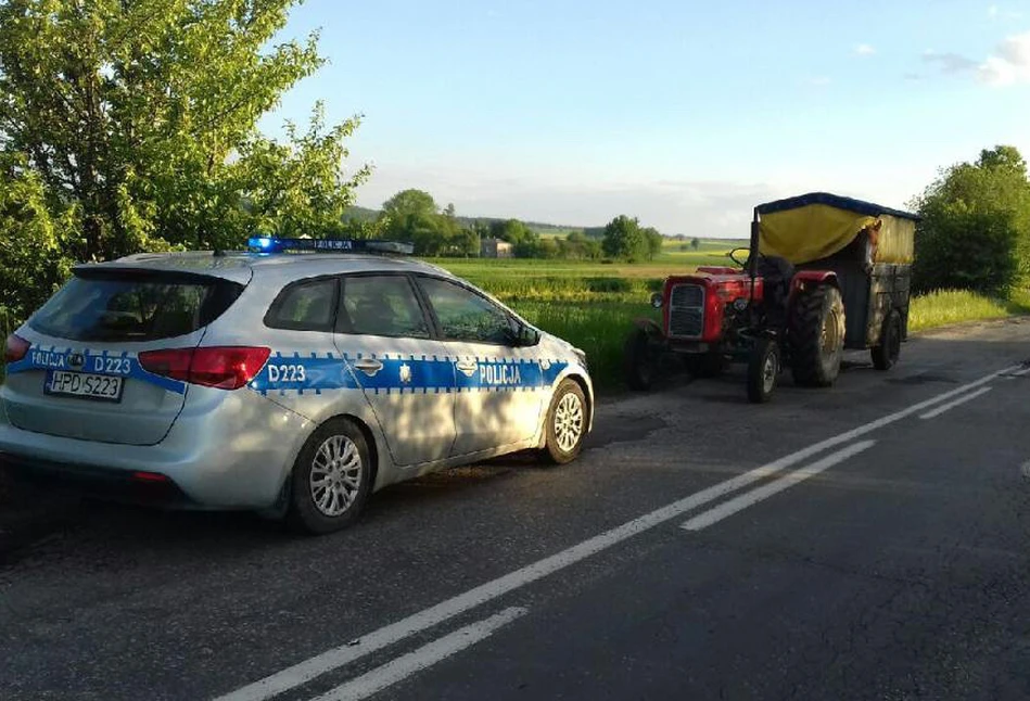 Traktorzysta ledwie odebrał prawo jazdy i od razu je stracił