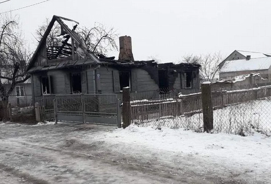 Rolnicy z SM Ryki pomagają Zofii Grochowskiej, która straciła dom w pożarze