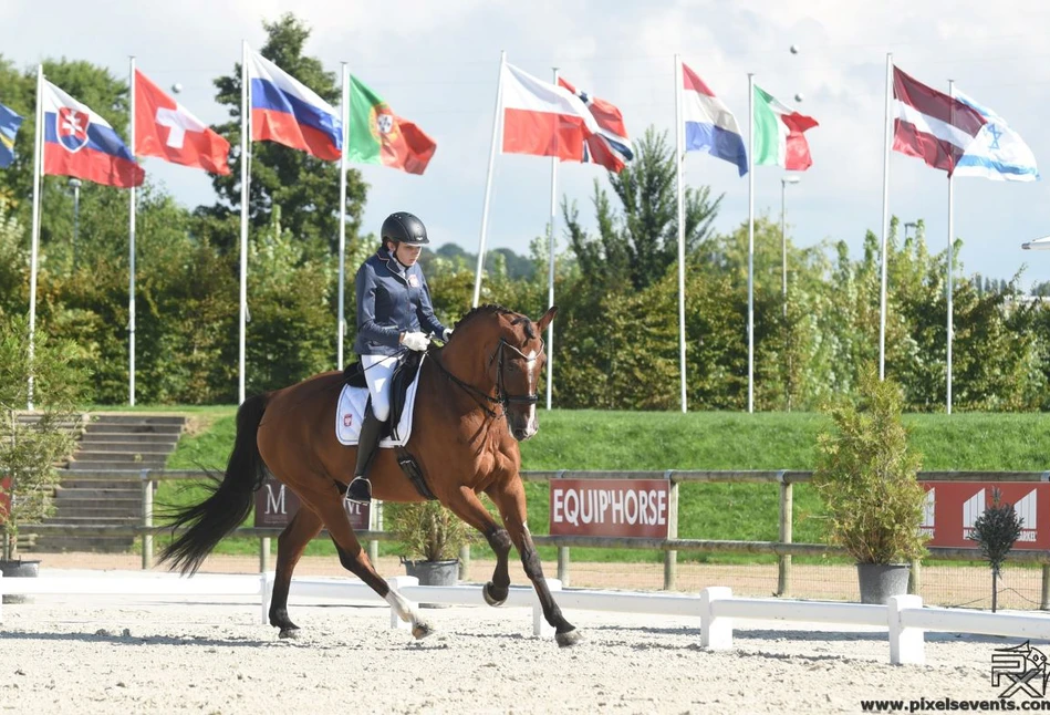 Skolioza miała wykluczyć Karolinę z jeździectwa. A udało jej się pojechać na Olimpiadę