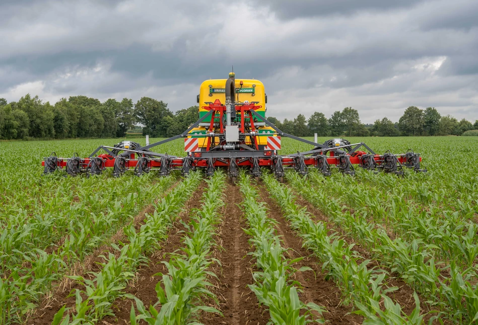 Evers Agro – połączenie aplikatora gnojowicy i pielnika