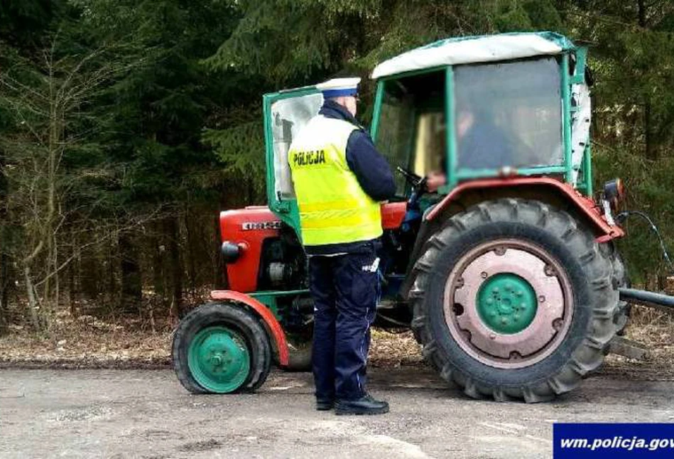 Młody rolnik jechał ciągnikiem wężykiem. Miał 3 promile!