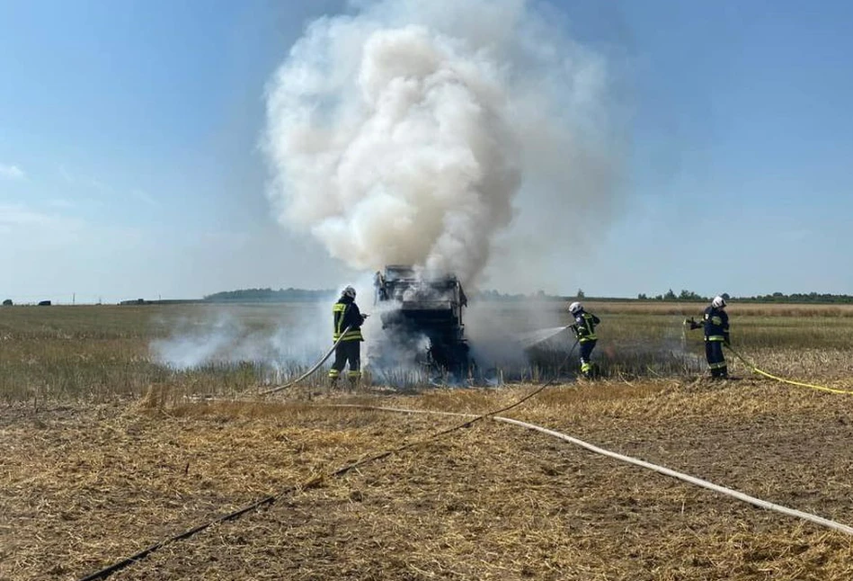 Upały zbierają żniwo: Płoną zboża na pniu, ścierniska, kombajny, prasy...