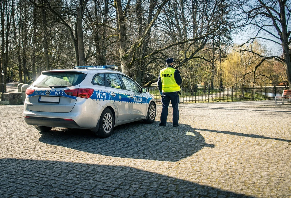 Ukradł ciągnik wart 75 tys. zł i staranował 2 policyjne radiowozy