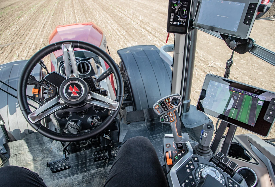 Massey Ferguson: kabina, podłokietnik i terminal w nowym 8S