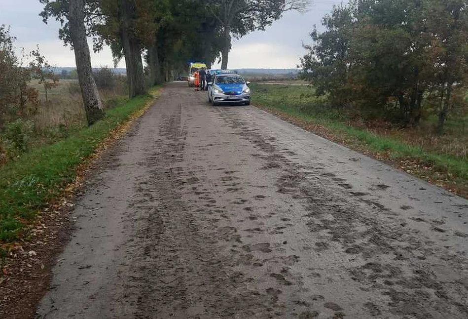 Rolnik zbierał kukurydzę i nie zdążył posprzątać drogi. Trafi przed sąd