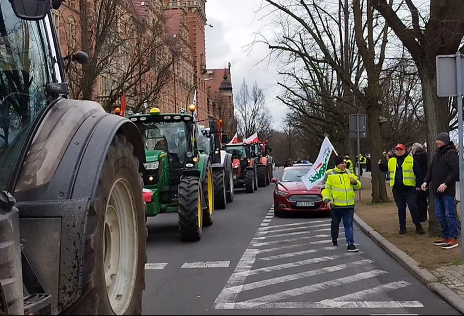 100 ciągników zablokowało ulice Szczecina. Protest rolników potrwa miesiąc